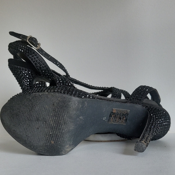 Elegant Black Strappy Heels - Picture 5 of 6